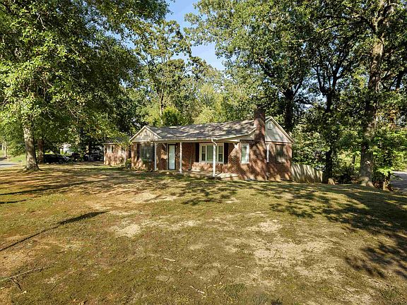 2nd image of 1002 Dixie Ave