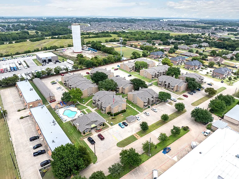 Living Oaks Apartments — Photo 19