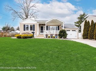 554 Hopping Rd, Belford, NJ 07718