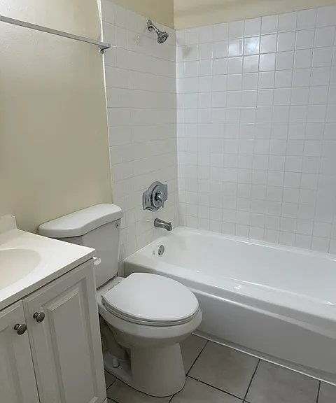 6660 Woodman Ave #201 — Photo 1