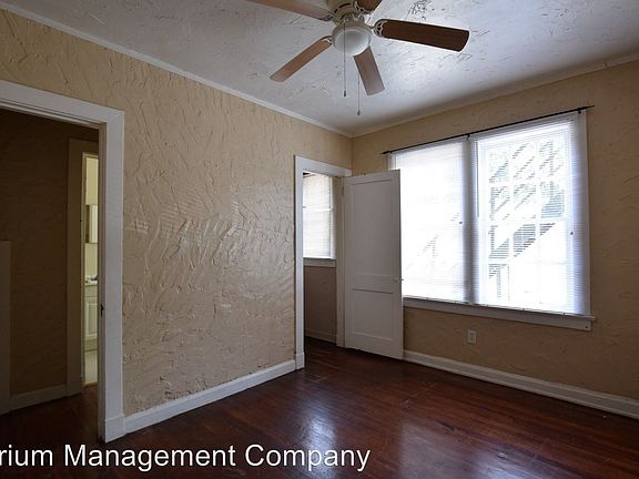 4th image of 410 E 14th St APT 106