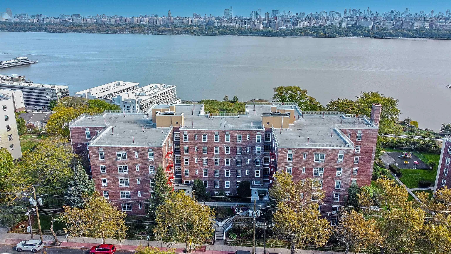 8400 Boulevard East APT 2B photo 1