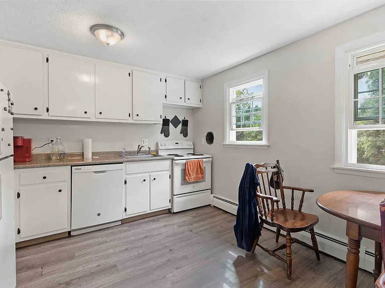 Plymouth Village Apartments — Photo 8