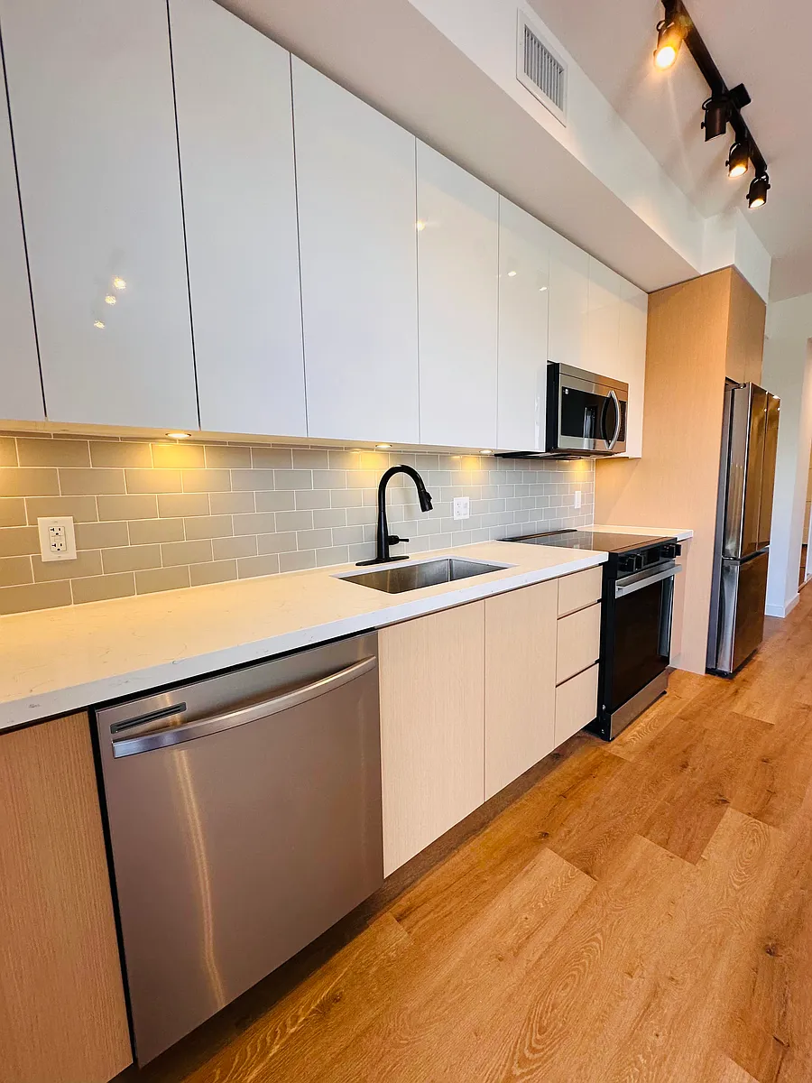 Building Photo - 1660 NW 124th St #102