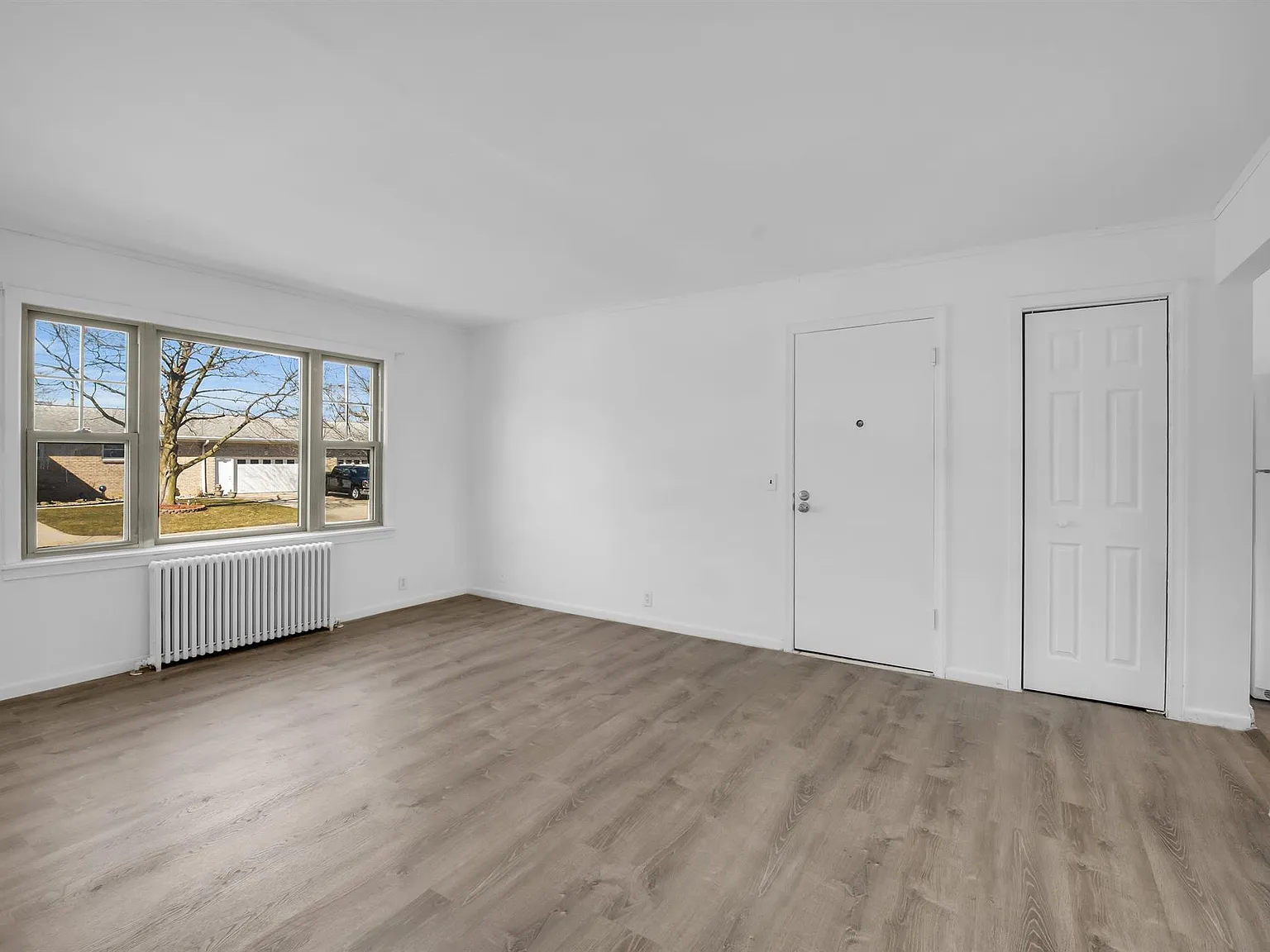 2 bed, 1.0 bath, 800 sqft, $975 — Photo 2
