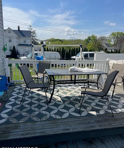 319 Roosevelt Ave — Photo 10