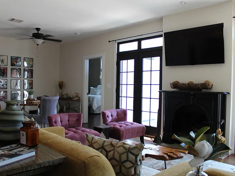 420 E Franklin St — Photo 6