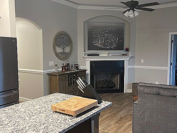 5th image of 1305 Lindale Pl