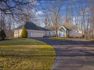 1833 Ridgebrook Cir, Beachwood, OH 44122