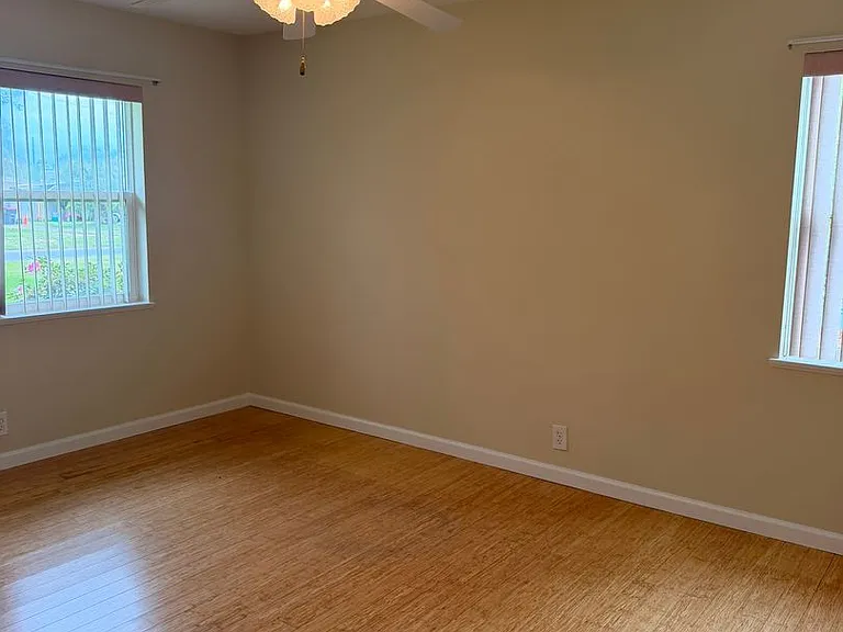 215 Woodlawn Dr — Photo 17