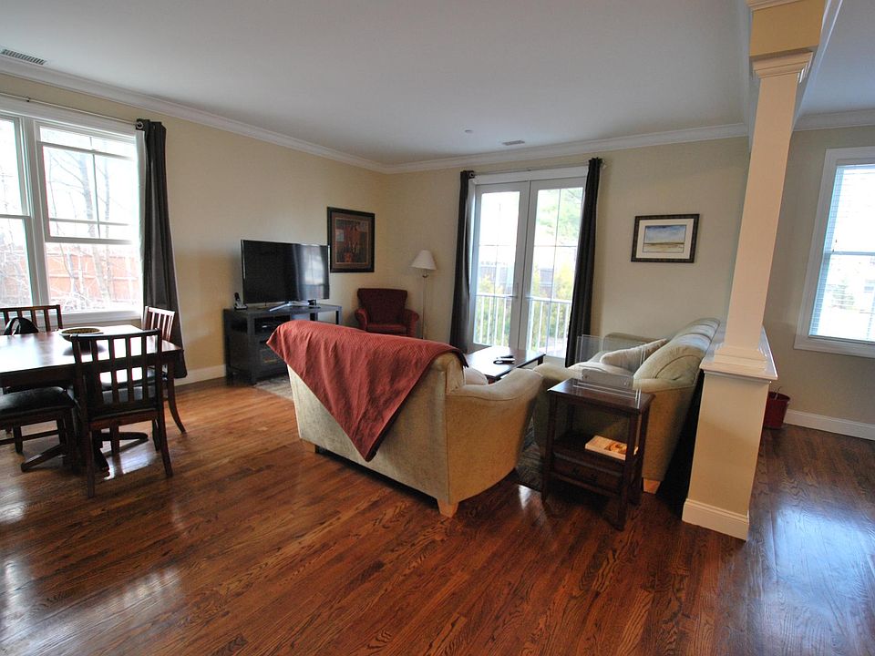 1st image of 33 Glenmare Mews