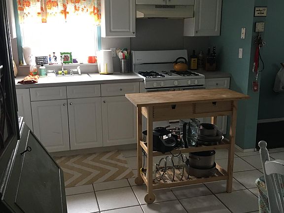 2nd image of 428 Giffords Ln