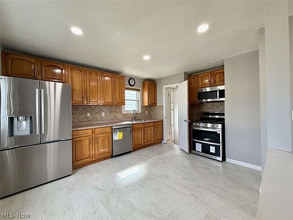 4th image of 4515 Pershing Ave