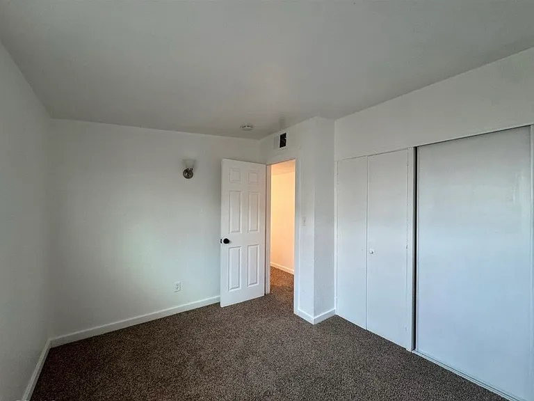 18062 Eucalyptus Rd — Photo 17