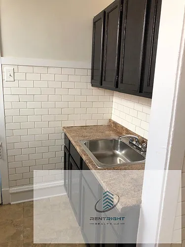 6364-82 N Hermitage Ave Photo 1