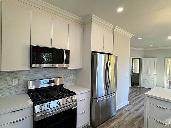 5th image of 92 Fairview Plz APT 2
