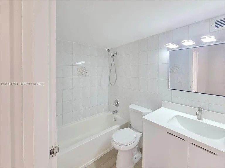 16919 N Bay Rd #517 — Photo 13