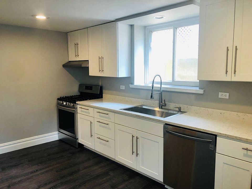 1st image of 18 Grove St APT 1