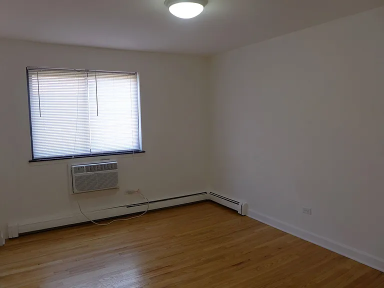 Foster Beach Apartments — Photo 10