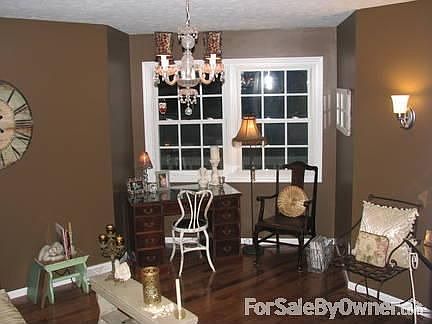 Sitting room/office area
						:
						This room could also be used as a formal dining room.