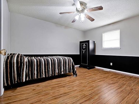 4th image of 215 NW K St