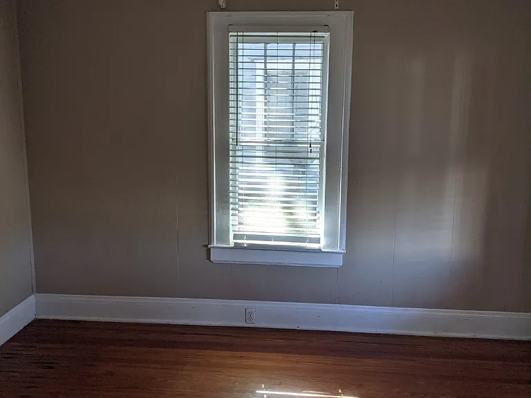 1211 Hollywood Ave — Photo 17