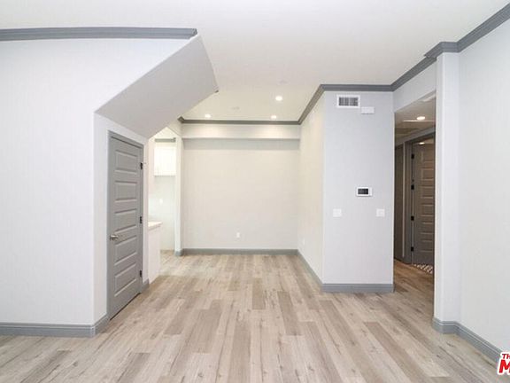 5th image of 415 N Harvard Blvd