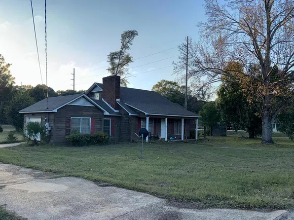 317 Pinehaardt Dr, Selma, AL 36701