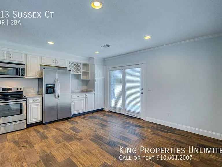 313 Sussex Ct — Photo 18