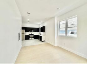 98 Clinton Ave