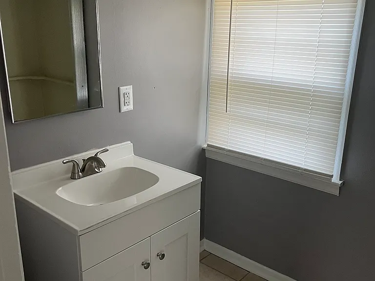 235 E Reynolds St #4 — Photo 5