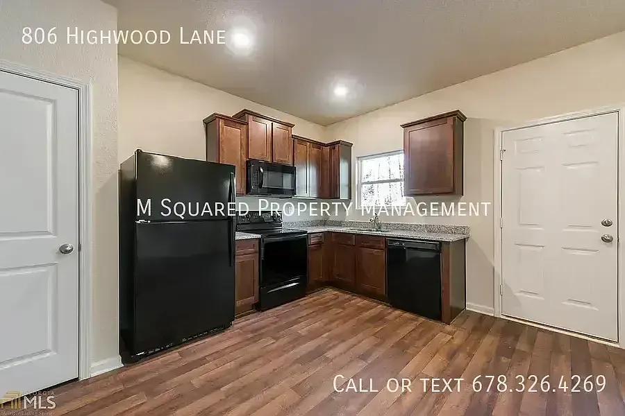 Building Photo - 806 Highwood Ln