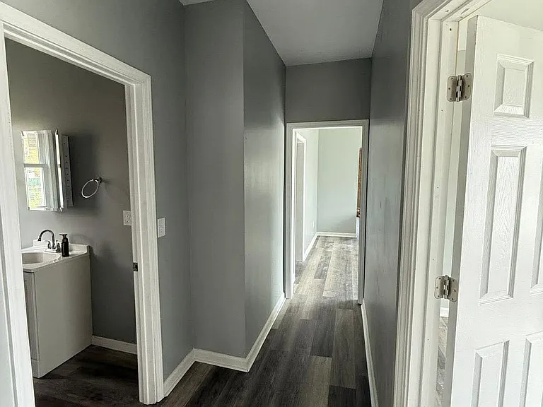 2338 Glendale St — Photo 4
