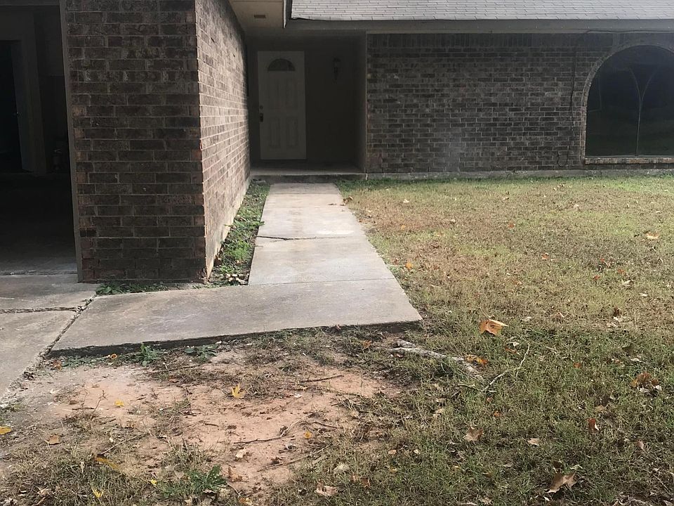 1st image of 108 Skelly Cir