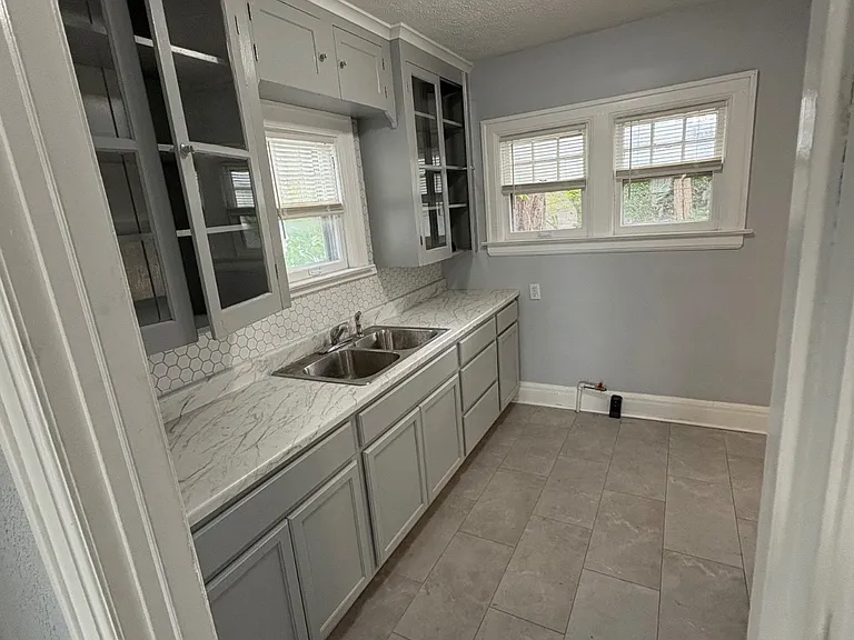 121 Jones St — Photo 12