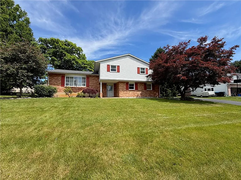 1160 Brentwood Ave — Photo 1