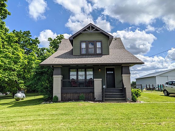 2nd image of 2424 Diamond Dr