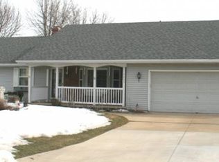 2225 W Spring Hollow Dr, Appleton, WI 54914