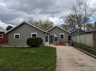 25 N Alfred Ave, Elgin, IL 60123