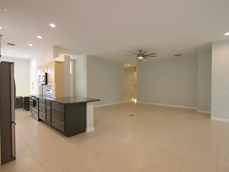 117 Hampton Cir — Photo 16