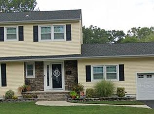 110 Stonehenge Ter, Clark, NJ 07066