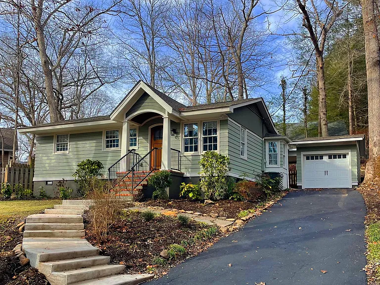 315 Circle Ln — Photo 2