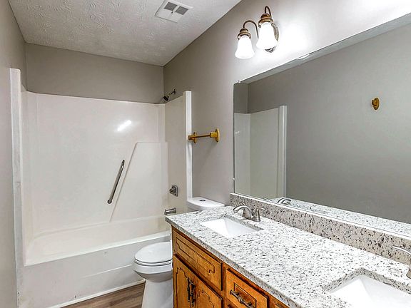 Floor 2 - Full Bathroom 1