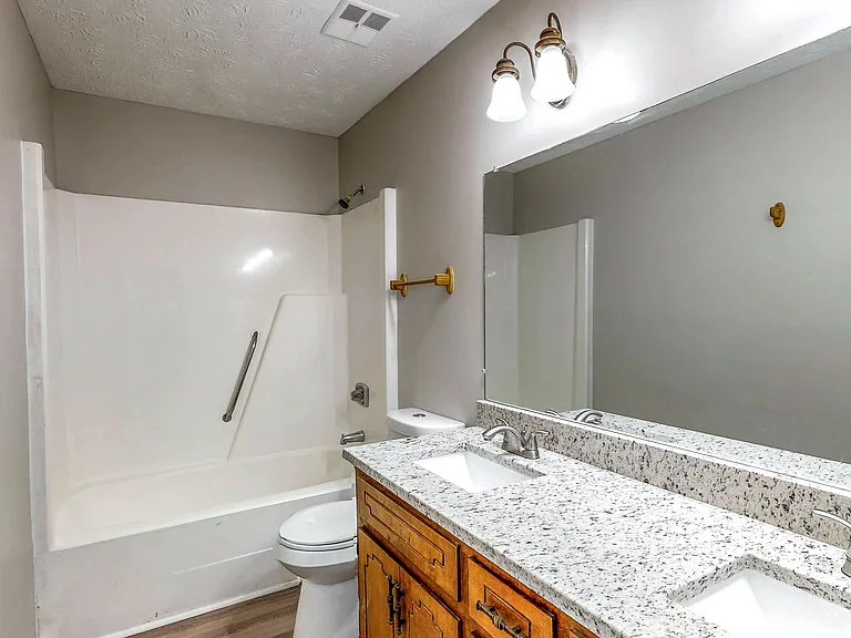Floor 2 - Full Bathroom 1