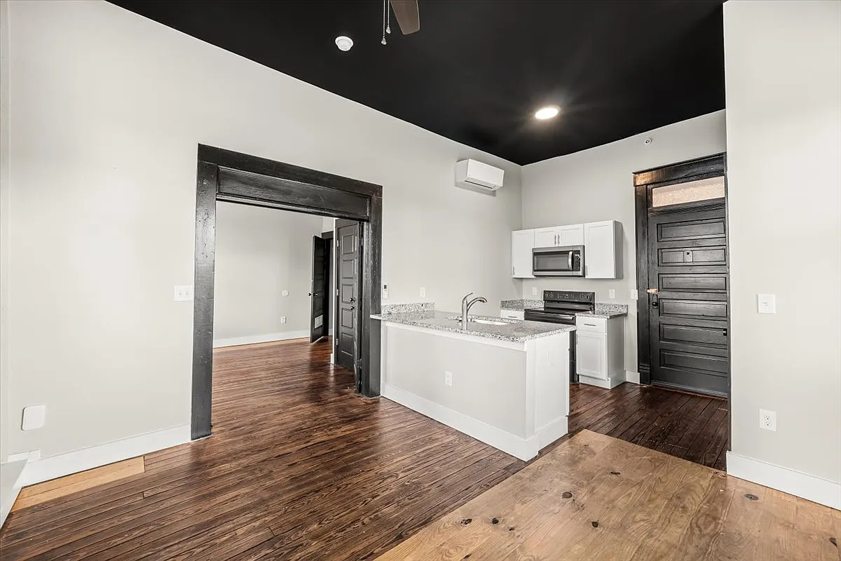 1 bed, $1,050 — Photo 1