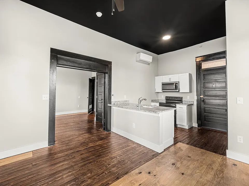 202 S Main St #211