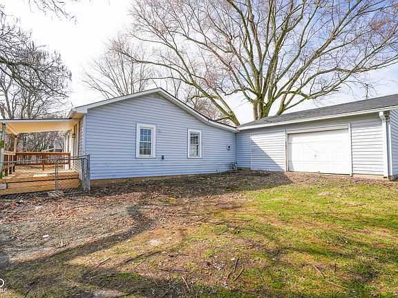 2nd image of 1807 Walton St