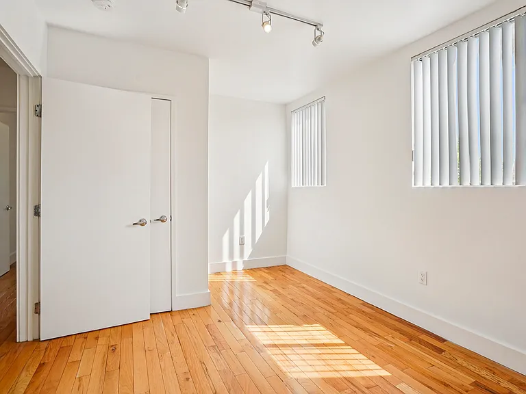 1008 N New Hampshire Ave #1006-1/2 — Photo 13