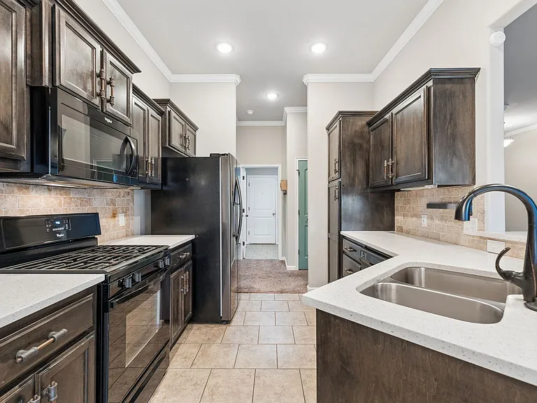 1751 Lexington Ct — Photo 23