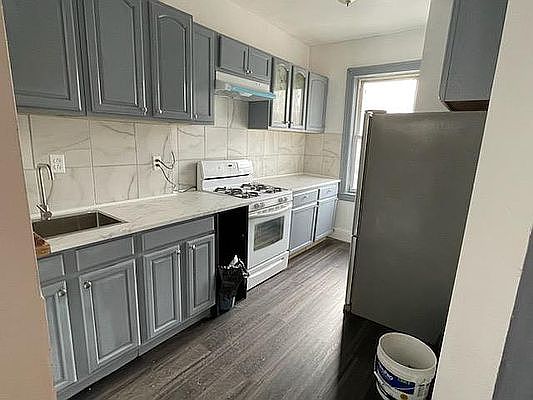 1st image of 3420 Crescent St #2